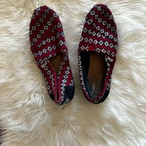 Toms Size 9 Red and Blue Tribal Print Slip On Shoes